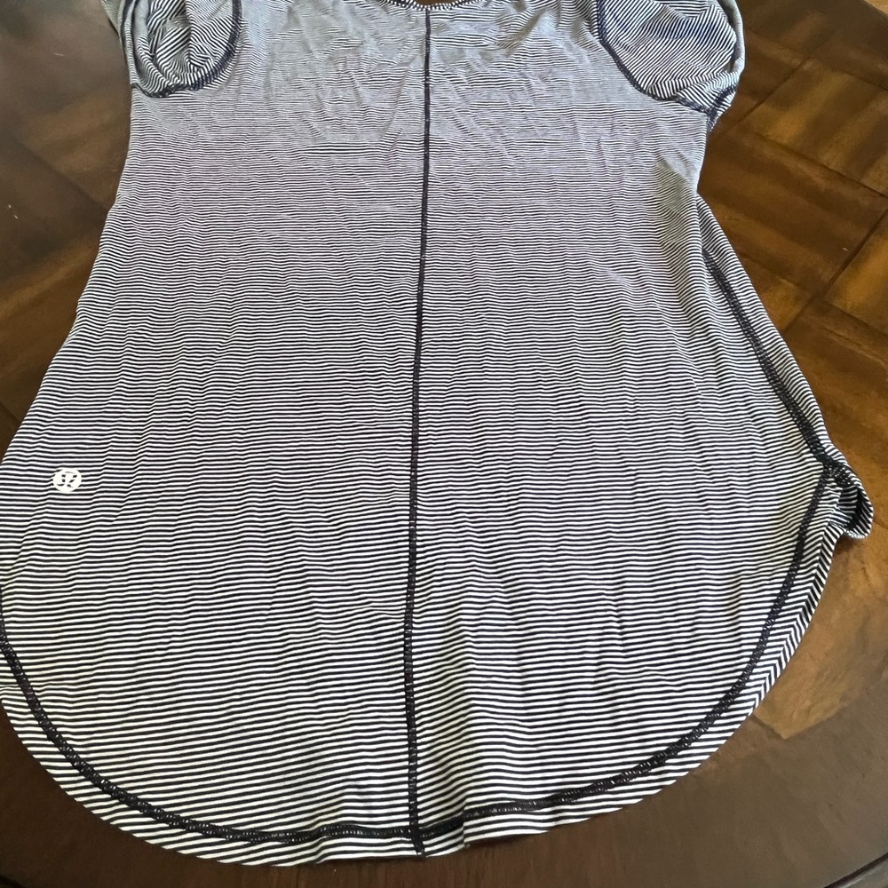 Lululemon shirt, long sleeves, excellent condition
